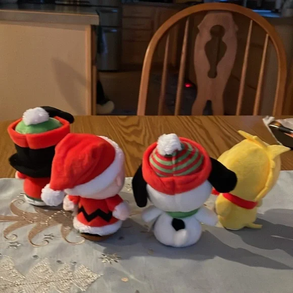 Hallmark Christmas Itty Bittys Peanuts gang. Just like new. Set of 4. - Picture 2 of 2